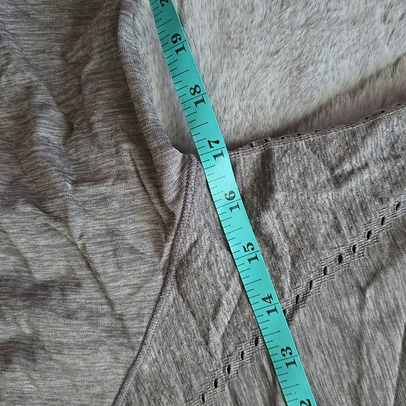 Athleta Grey Long Sleeve Shirt, Women's Small, Great Condition - Picture 4 of 9